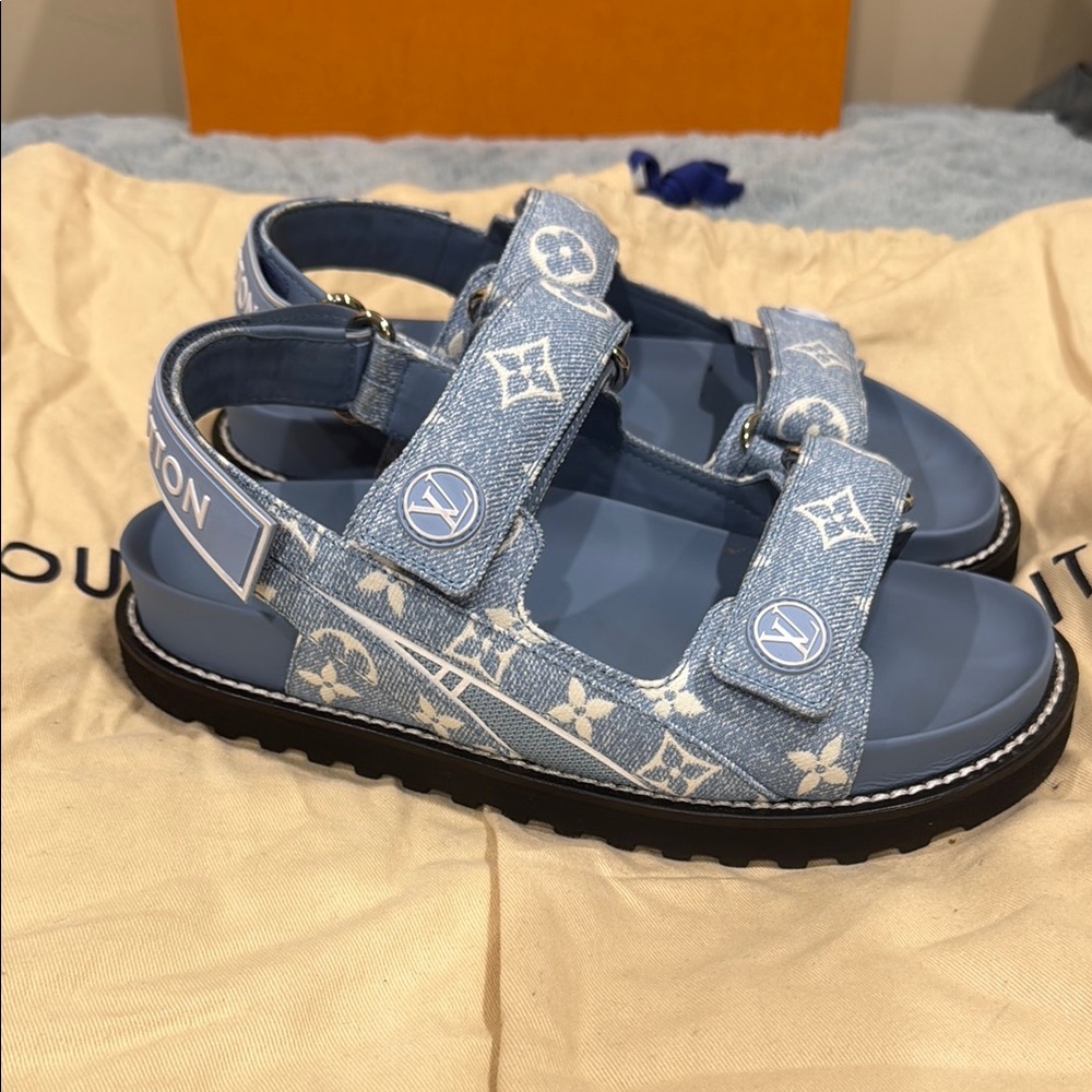 Louis Vuitton Paseo Flat Comfort Sandal - Picture 2 of 9